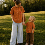 Pessoa vestindo Camisa Carol Terracota