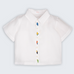 Camisa Tom infantil em 100% linho branco, vista frontal, com aves brasileiras bordadas à mão ao longo do fechamento.