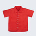 Vista frontal da camisa infantil menino em linho vermelho com pequenos bordados à mão natalinos.