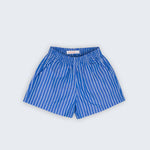 Shorts Chico infantil em 100% algodão BCI azul listrado fotografado de frente, com cintura de elástico e bolsos frontais.