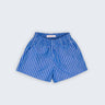 Shorts Chico infantil em 100% algodão BCI azul listrado fotografado de frente, com cintura de elástico e bolsos frontais.