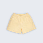 Shorts Chico infantil em anarruga 100% algodão com xadrez miúdo amarelo e branco, fotografado de frente.