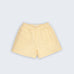 Shorts Chico infantil em anarruga 100% algodão com xadrez miúdo amarelo e branco, fotografado de frente.