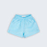 Shorts Chico infantil em 100% linho azul turquesa fotografado de frente, com cintura de elástico e bolsos frontais.