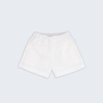 Shorts infantil em linho puro branco com bolsos frontais e cintura elástica para meninos e meninas, visto de frente.
