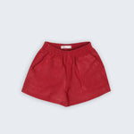 Shorts Chico infantil em linho vinho fotografado de frente, com cintura de elástico e bolsos frontais, modelo para menino e menina.