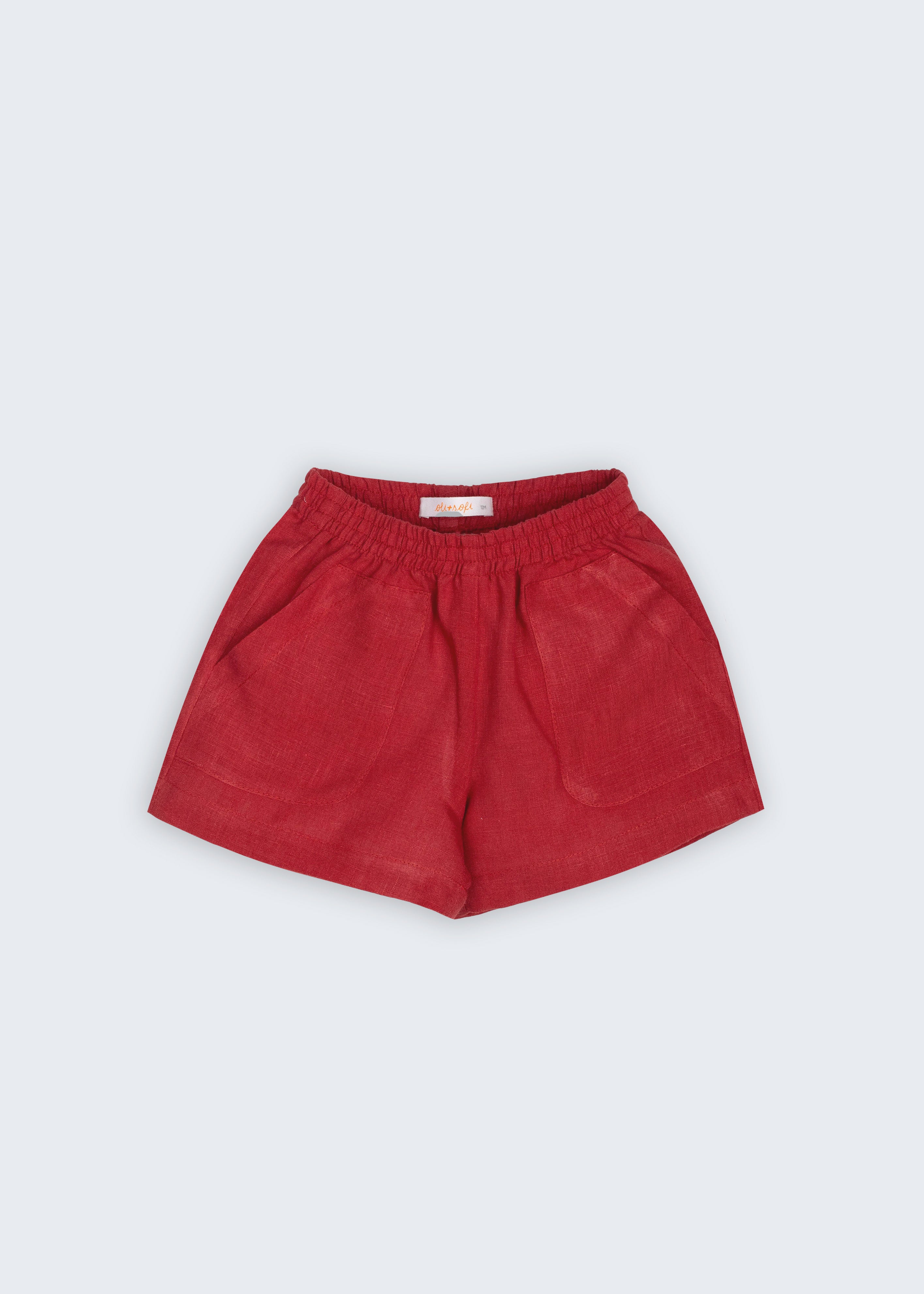 Shorts Chico infantil em linho vinho fotografado de frente, com cintura de elástico e bolsos frontais, modelo para menino e menina.