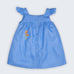 Vestido Clara infantil em 100% linho azul índigo, com trama fio tinto, helicônia bordada à mão, mangas em babado e abertura frontal.
