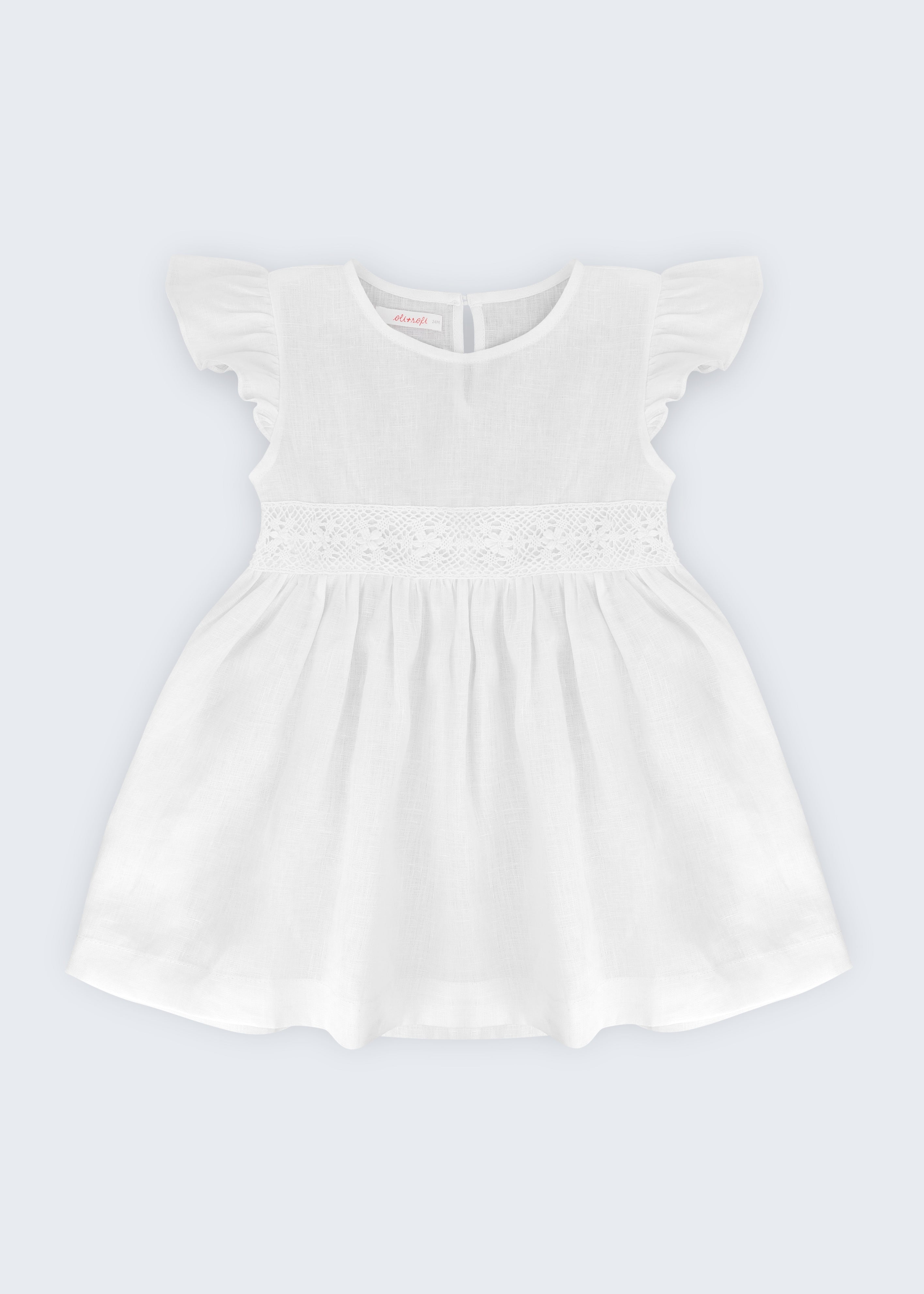 Vestido Clara infantil em 100% linho branco fotografado de frente, com renda de bilro na cintura, saia franzida e mangas em babado.