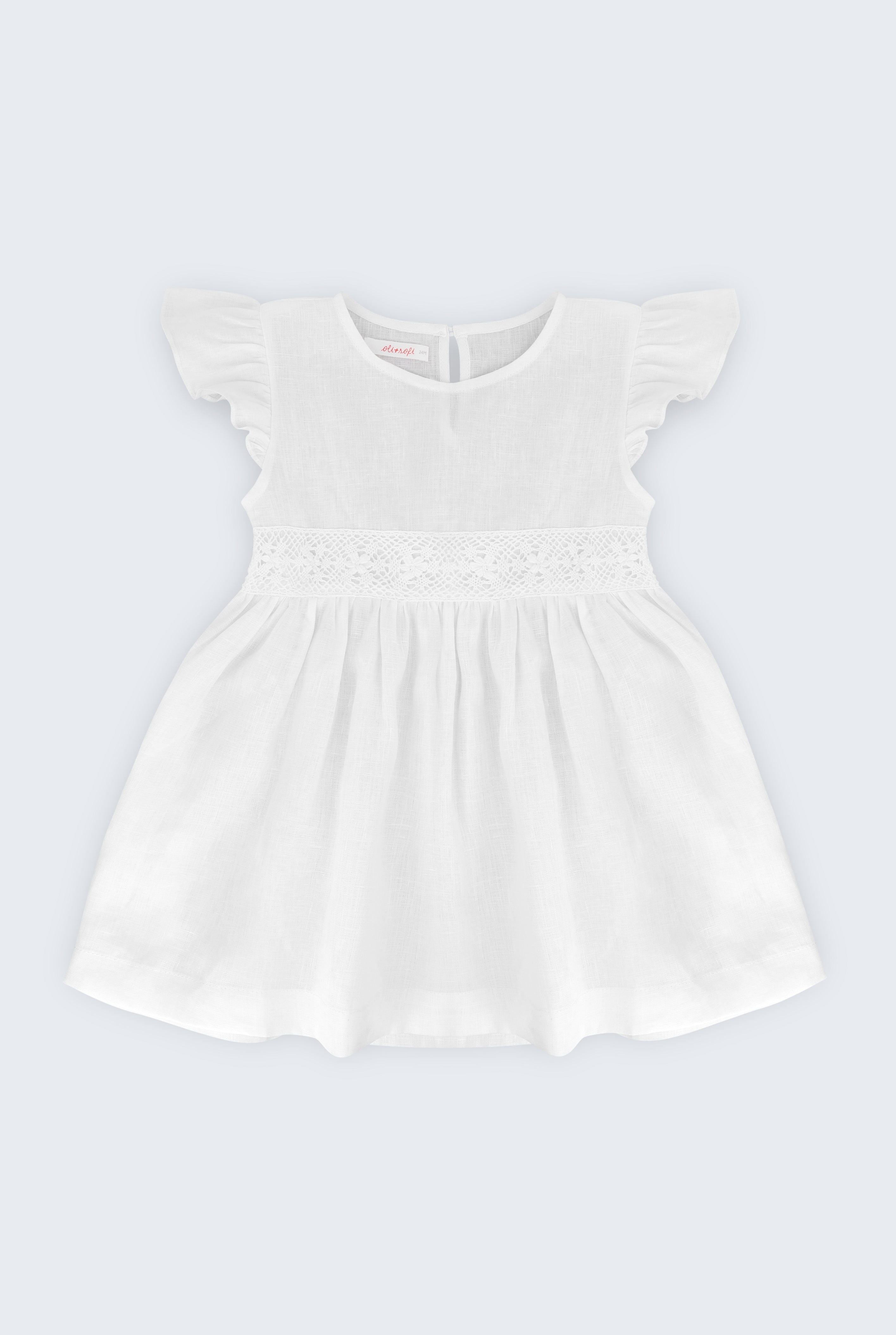 Vestido Clara infantil em 100% linho branco fotografado de frente, com renda de bilro na cintura, saia franzida e mangas em babado.